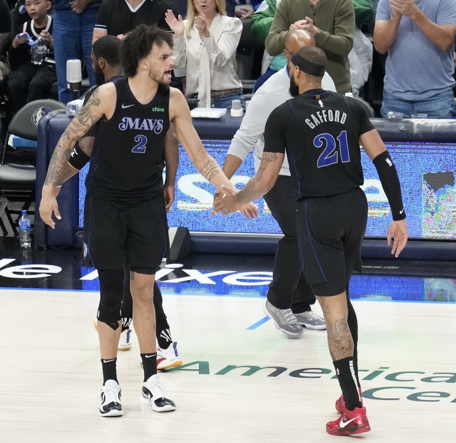两大中锋即将归位!队记:加福德与莱夫利均参加了投篮训练